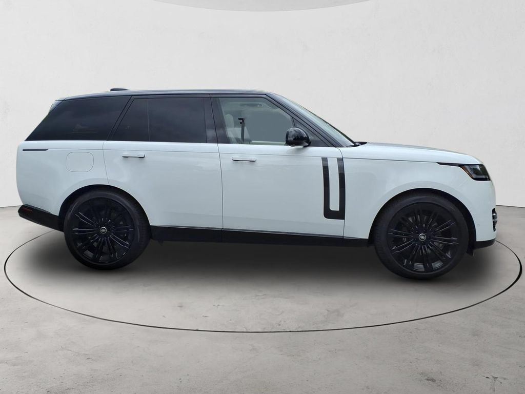 Used 2025 Land Rover Range Rover SE AWD/4WD image 4