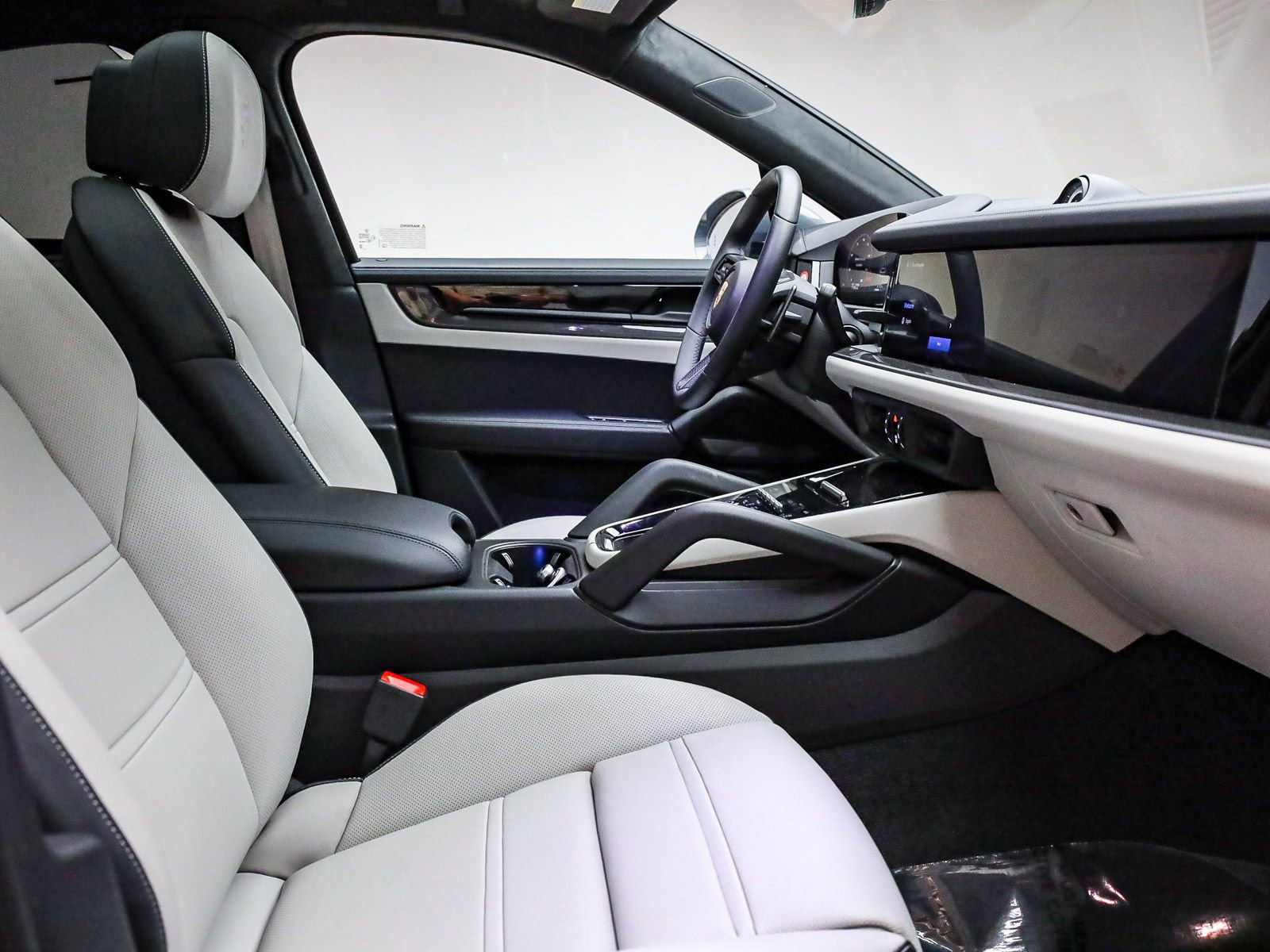 Used 2026 Porsche Cayenne GTS image 21