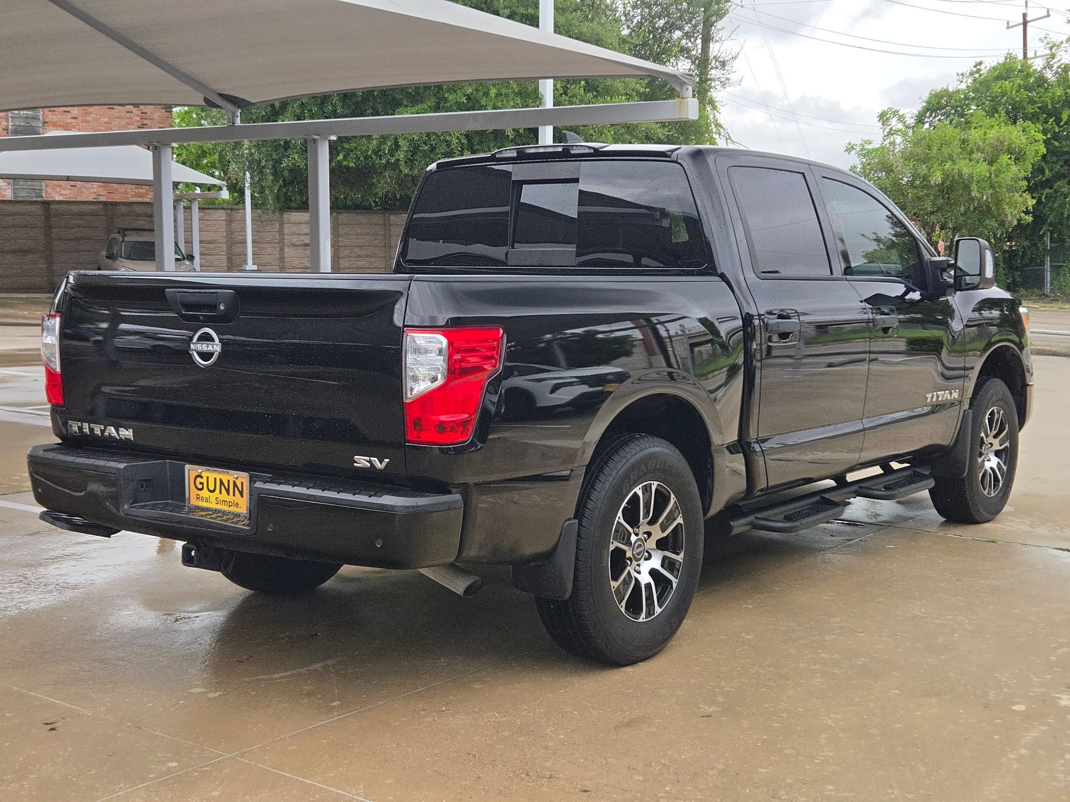 Used 2024 Nissan Titan SV w/ SV Convenience Package RWD image 3