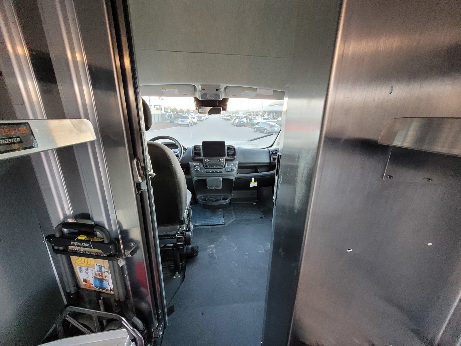 New 2024 RAM ProMaster 3500 w/ Delivery Van Package FWD image 21