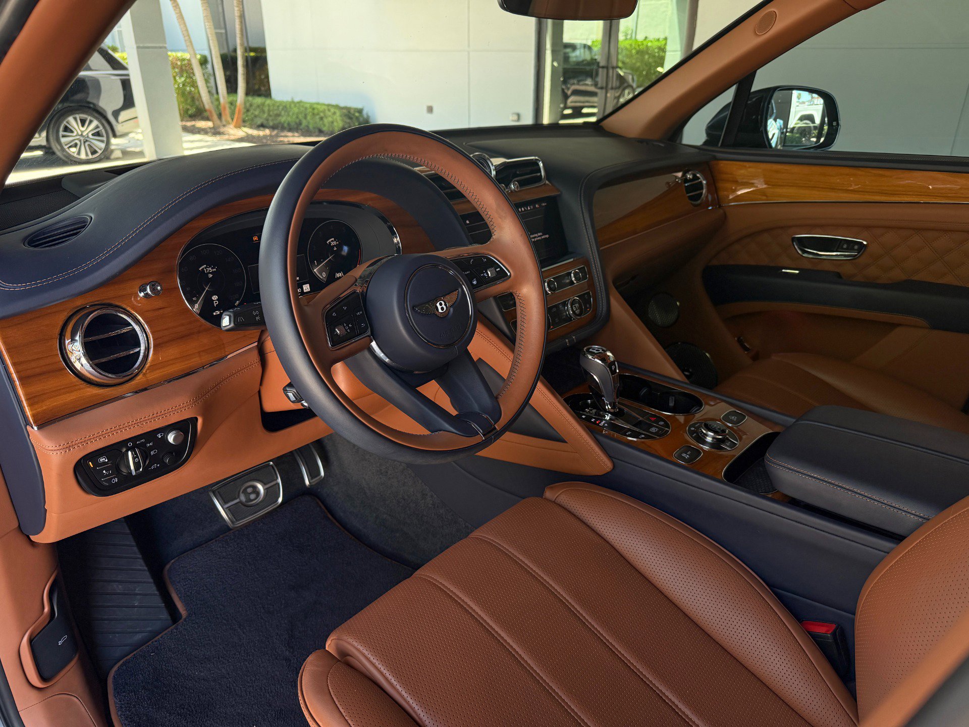 Used 2021 Bentley Bentayga AWD/4WD image 26