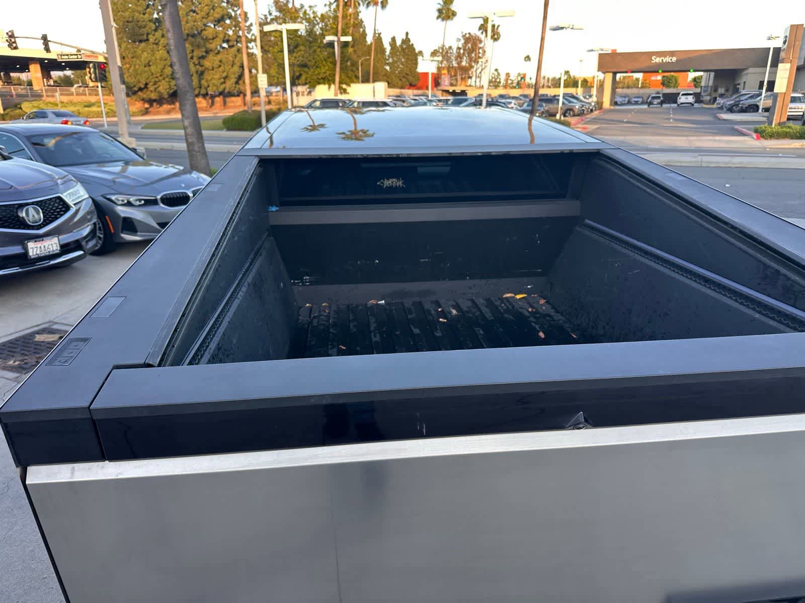 Used 2025 Tesla Cybertruck AWD Crew Cab image 10