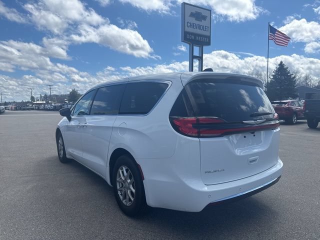 Used 2026 Chrysler Pacifica Select FWD image 8