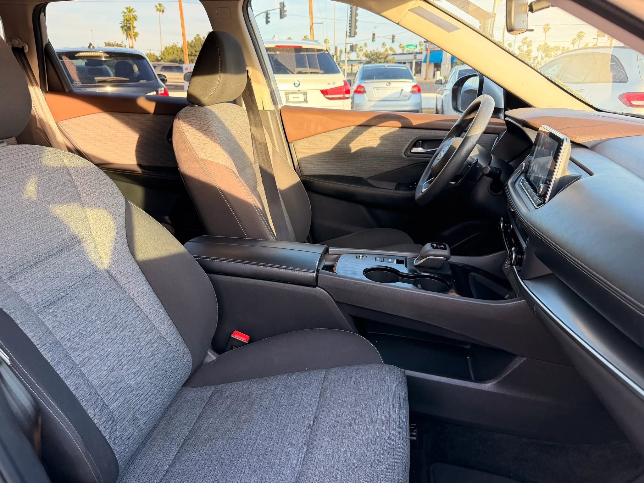 Used 2023 Nissan Rogue SV image 10