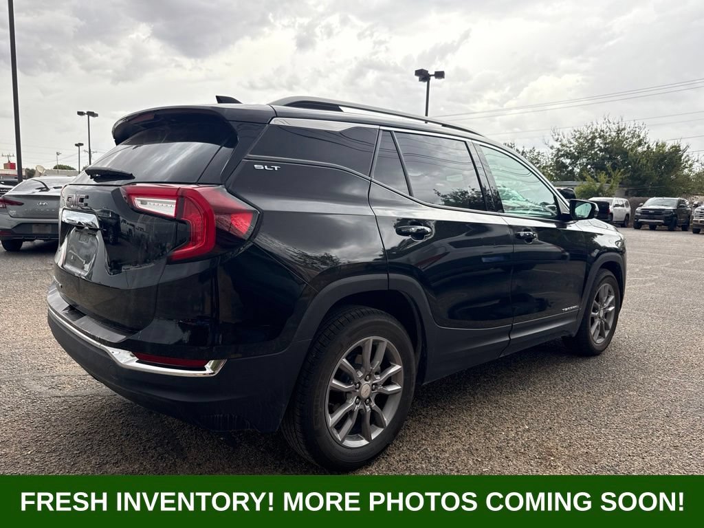 Used 2024 GMC Terrain SLT FWD image 2