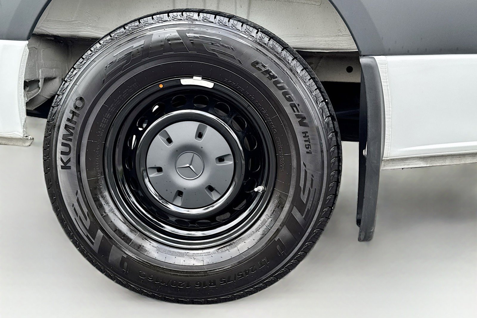 Used 2025 Mercedes-Benz Sprinter 2500 image 27