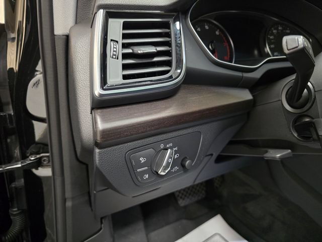 Used 2023 Audi Q5 2.0T Premium w/ Convenience Package AWD/4WD image 17