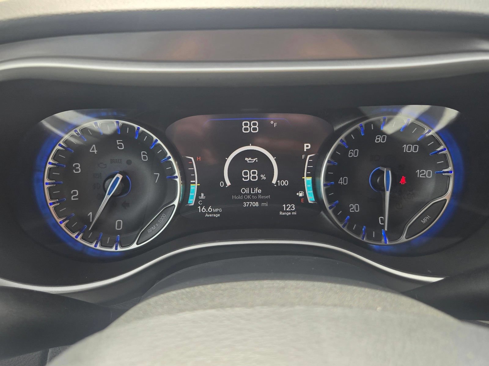 Used 2025 Chrysler Pacifica Select FWD image 27
