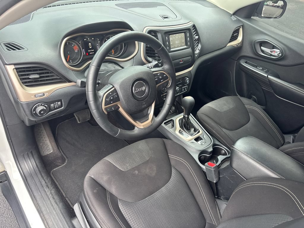 Used 2016 Jeep Cherokee Latitude FWD image 15