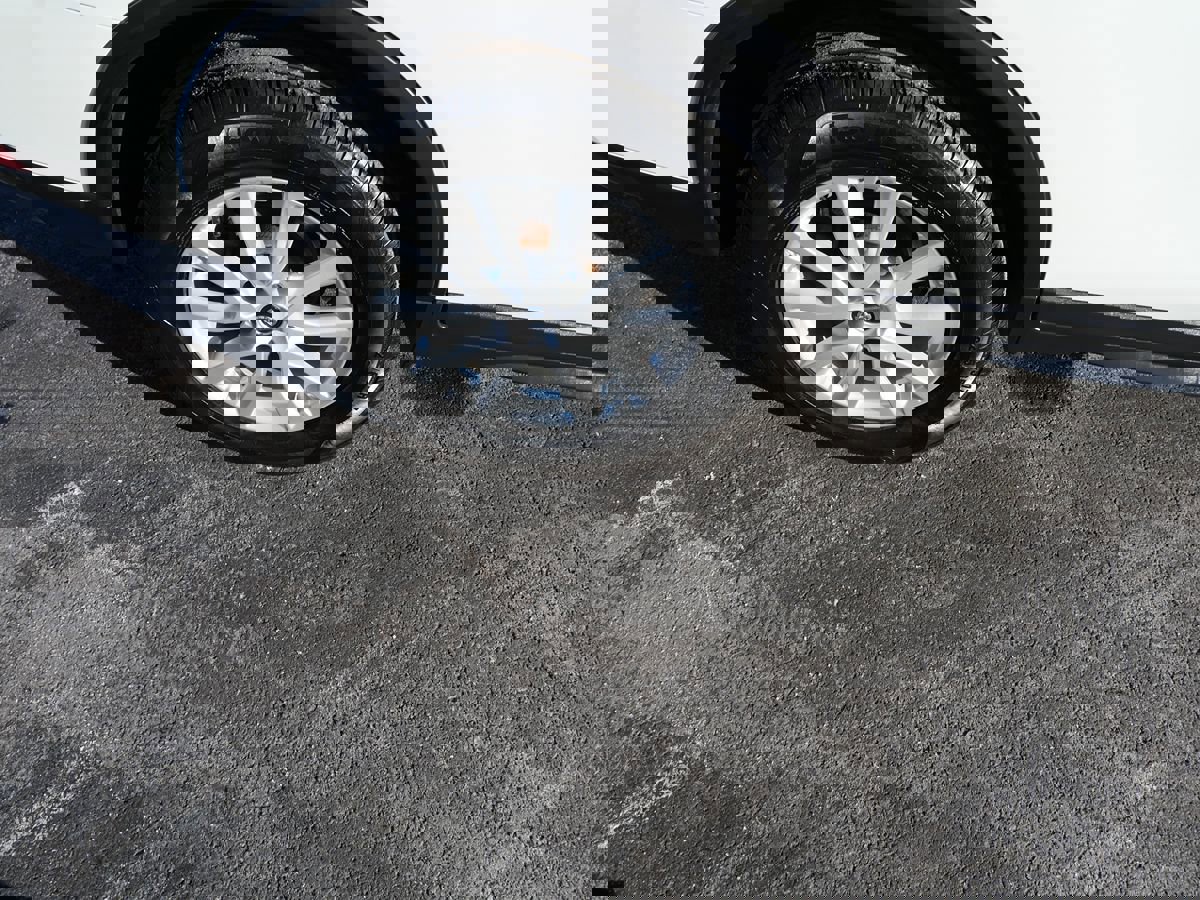 Used 2019 Nissan Rogue SV image 33