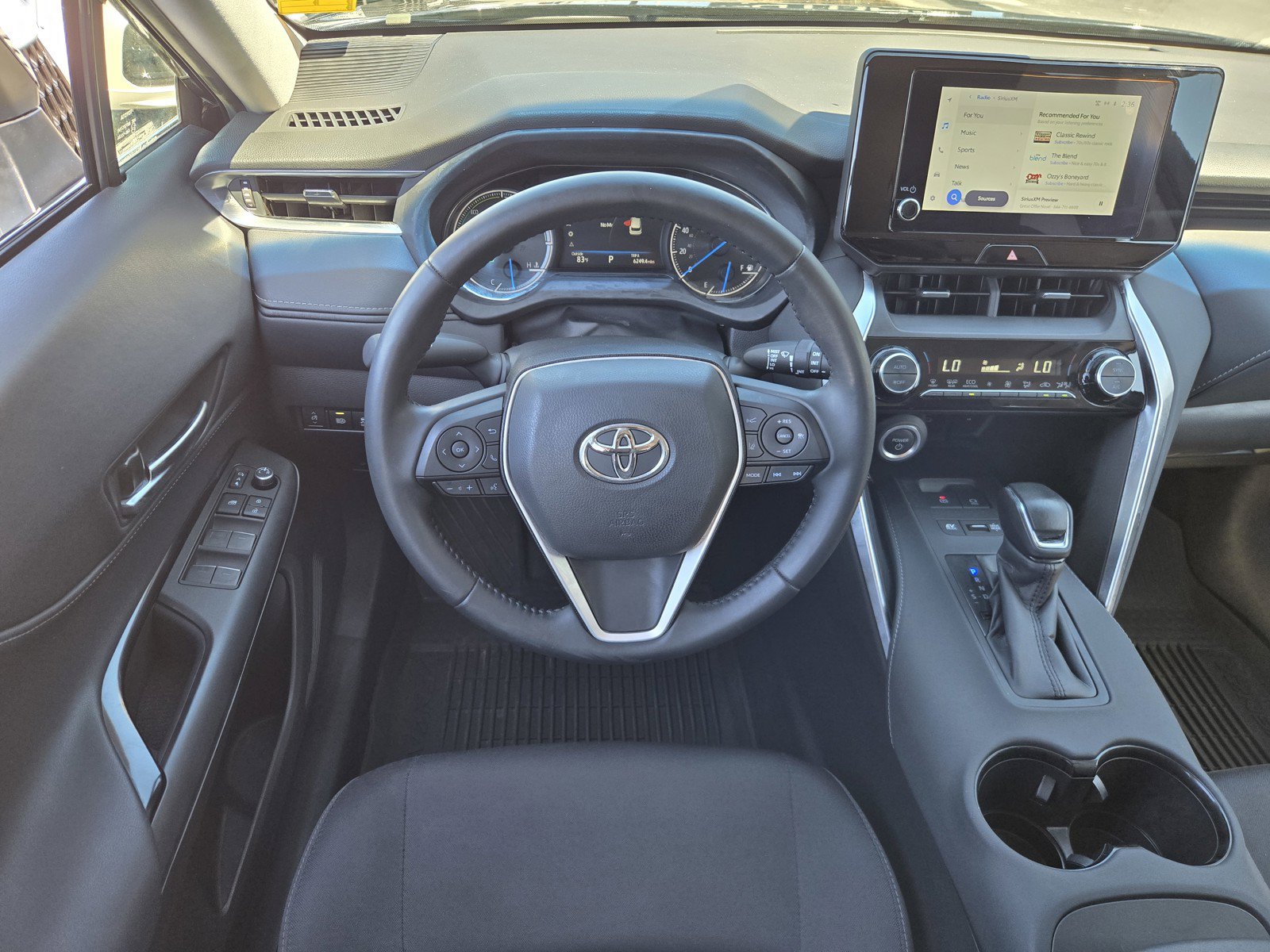 Used 2023 Toyota Venza LE AWD/4WD image 13