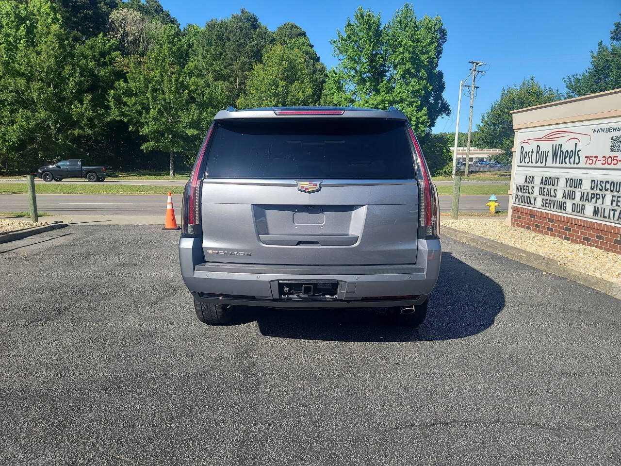 Used 2019 Cadillac Escalade Luxury AWD/4WD image 6