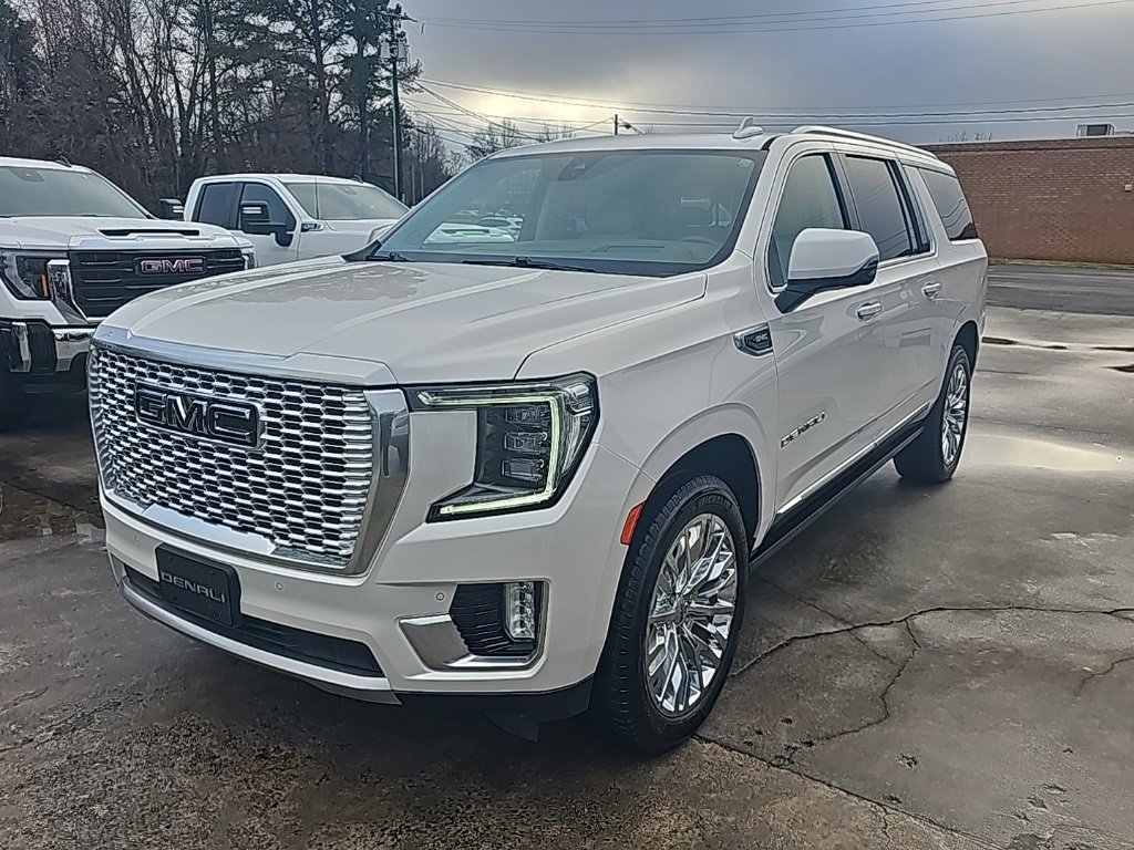 Used 2021 GMC Yukon XL Denali w/ Denali Premium Package image 4