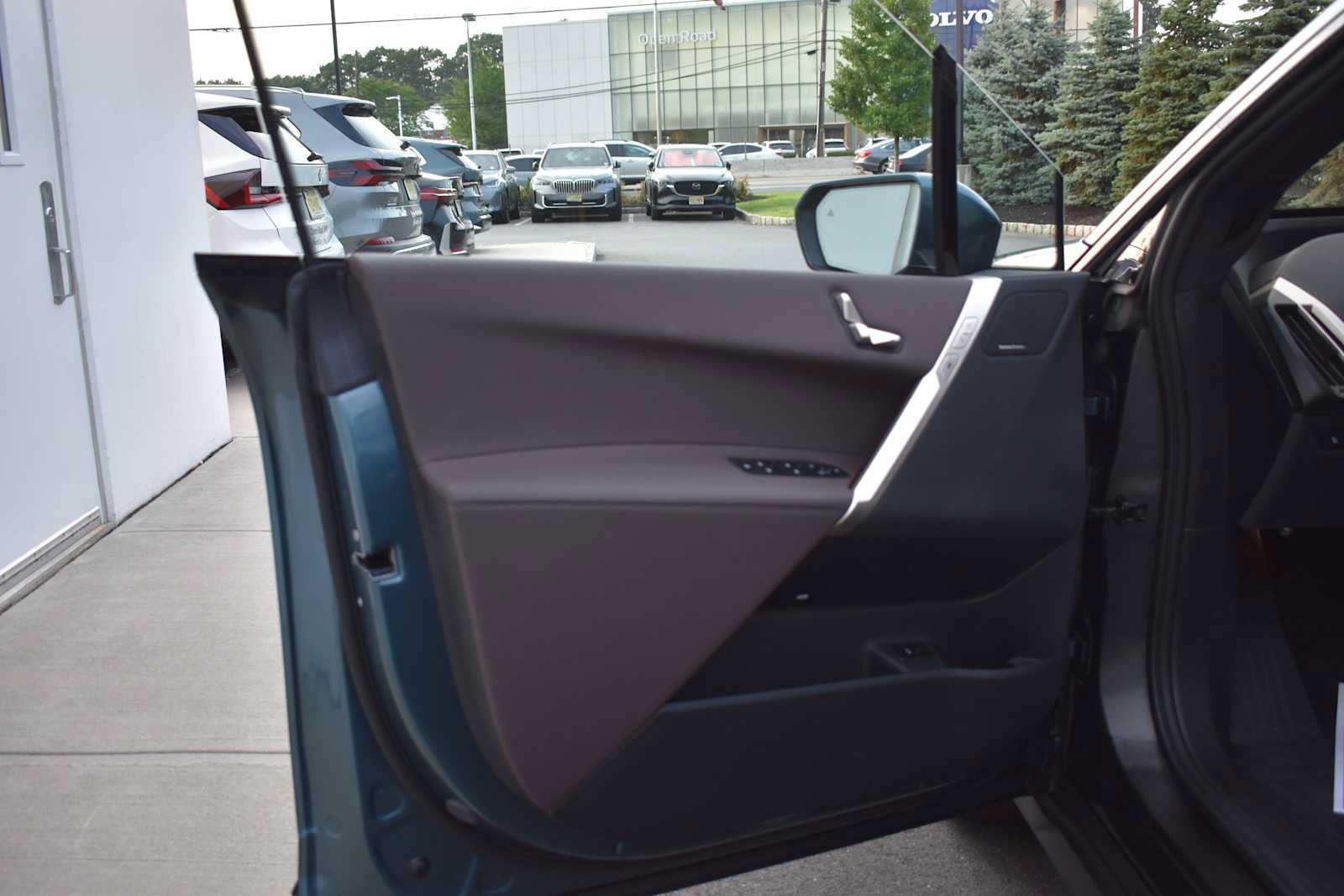 Used 2024 BMW iX xDrive50 AWD/4WD image 8