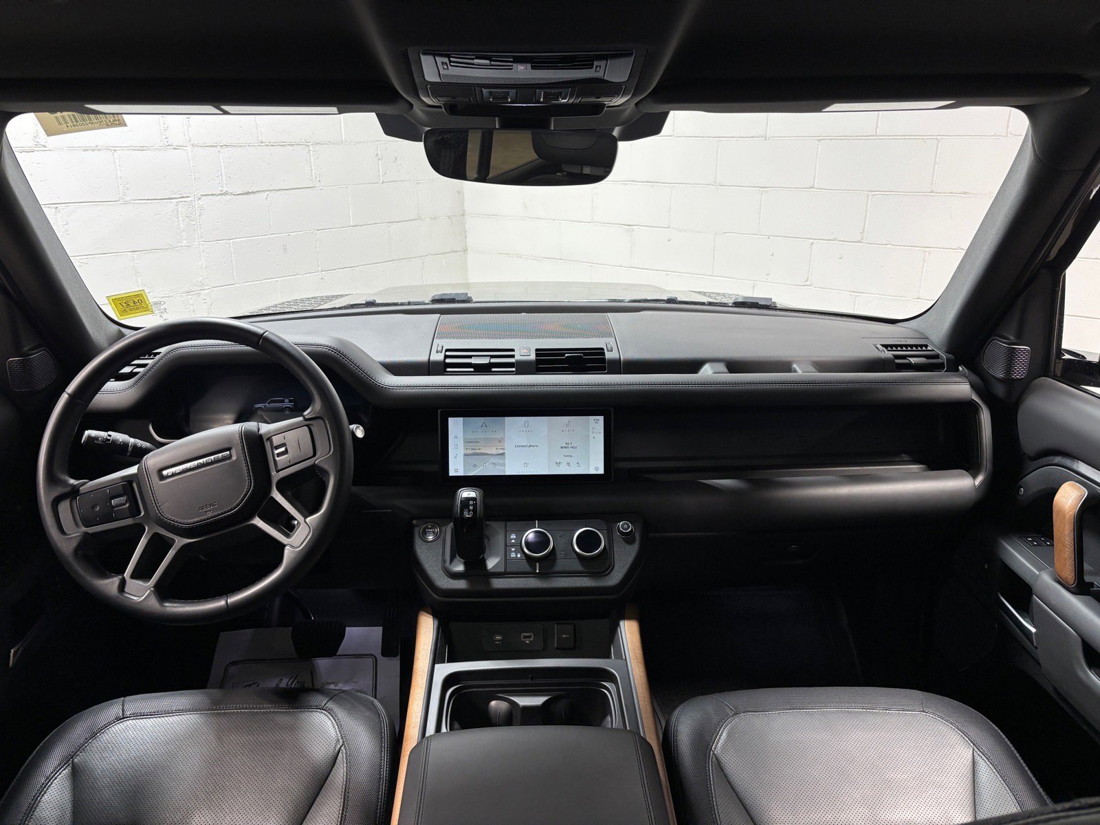 Used 2023 Land Rover Defender 110 X-Dynamic SE AWD/4WD image 34