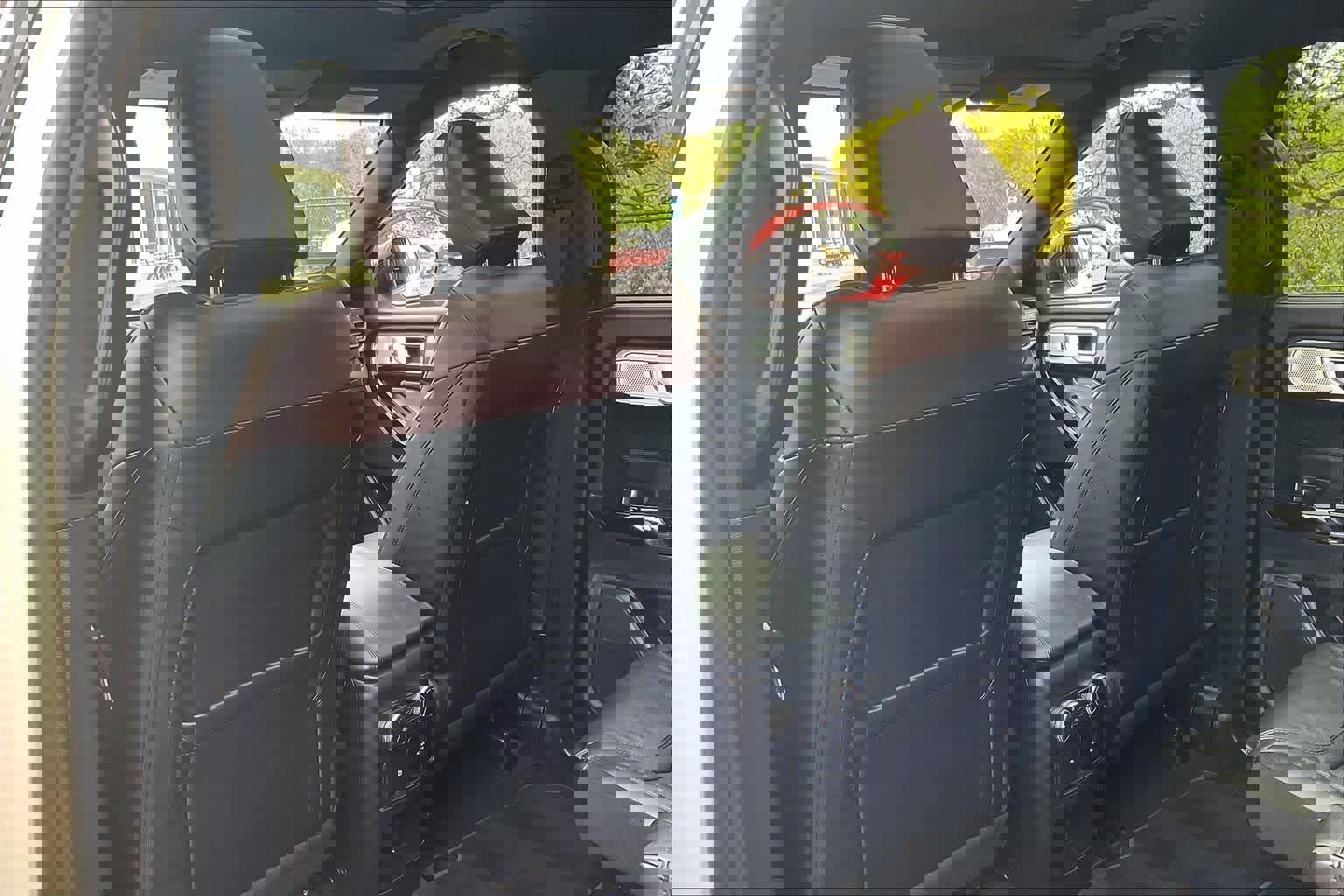 Used 2021 Ford Explorer Platinum w/ Premium Technology Package image 22