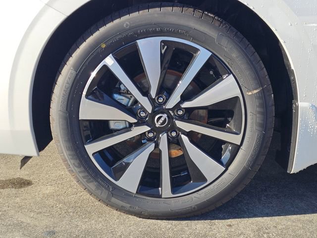 Used 2025 Nissan Sentra SV w/ SV Premium Package image 9