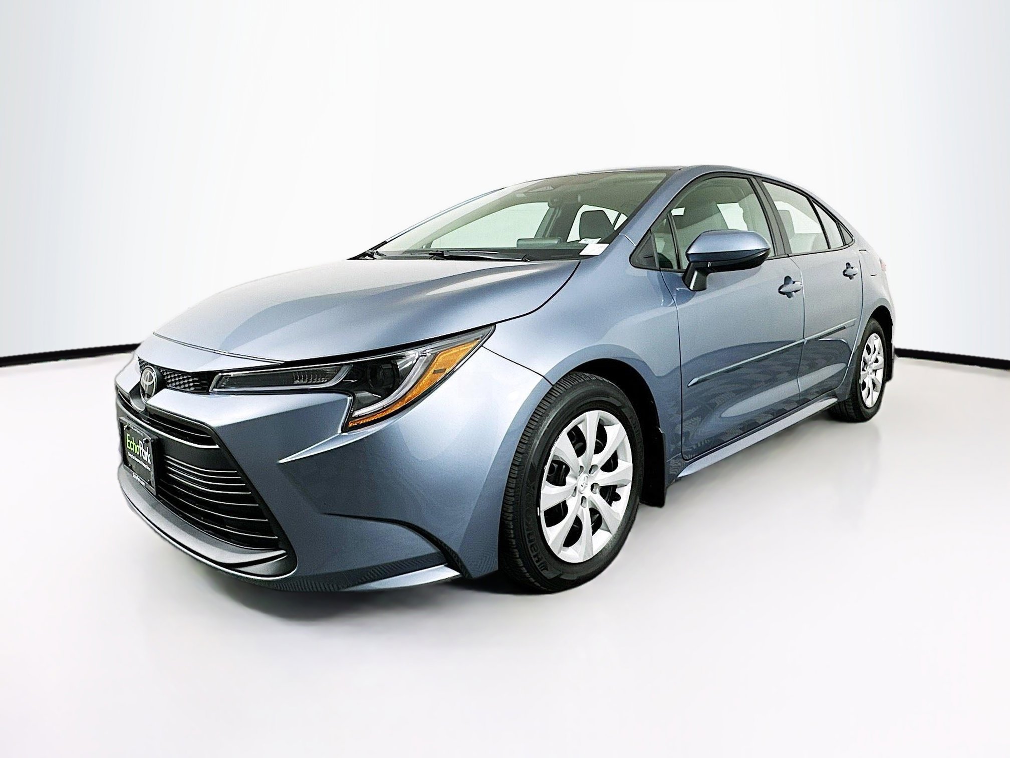Used 2025 Toyota Corolla LE image 3