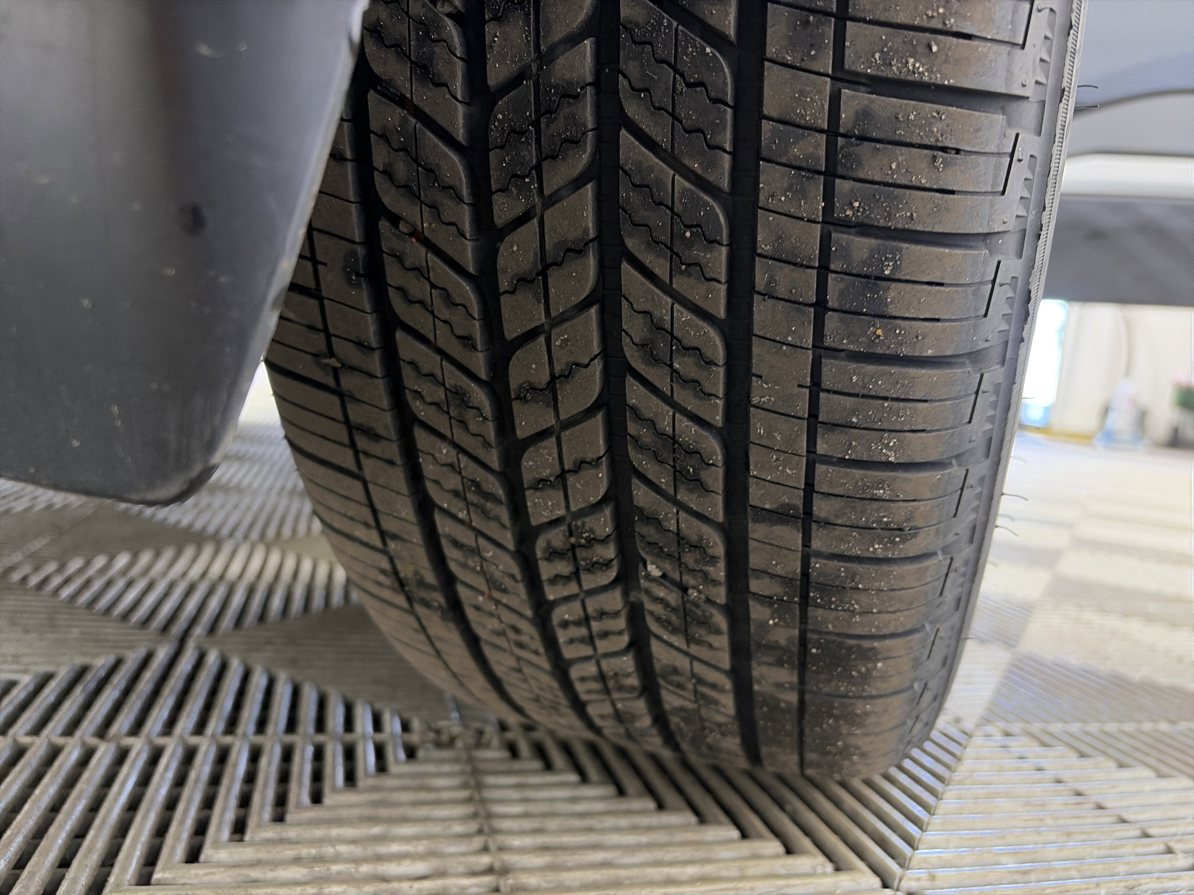 Used 2025 Nissan Kicks SR image 12