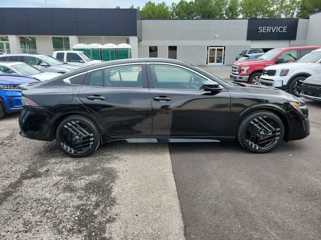 Used 2026 Nissan Sentra SR w/ Floor Mat Package FWD image 4