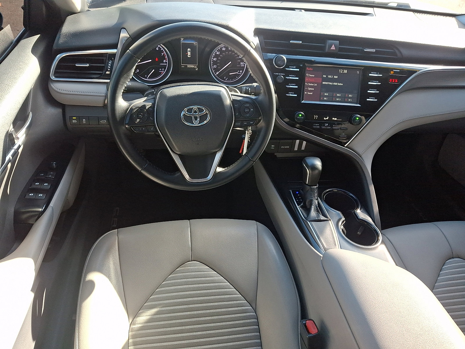 Used 2018 Toyota Camry SE image 11