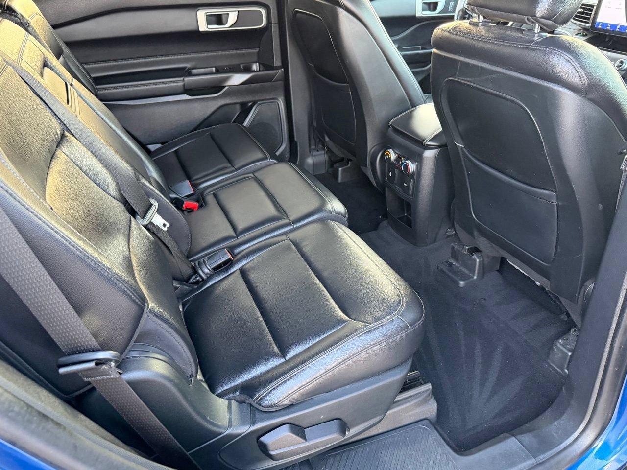 Used 2020 Ford Explorer XLT w/ Equipment Group 202A AWD/4WD image 34