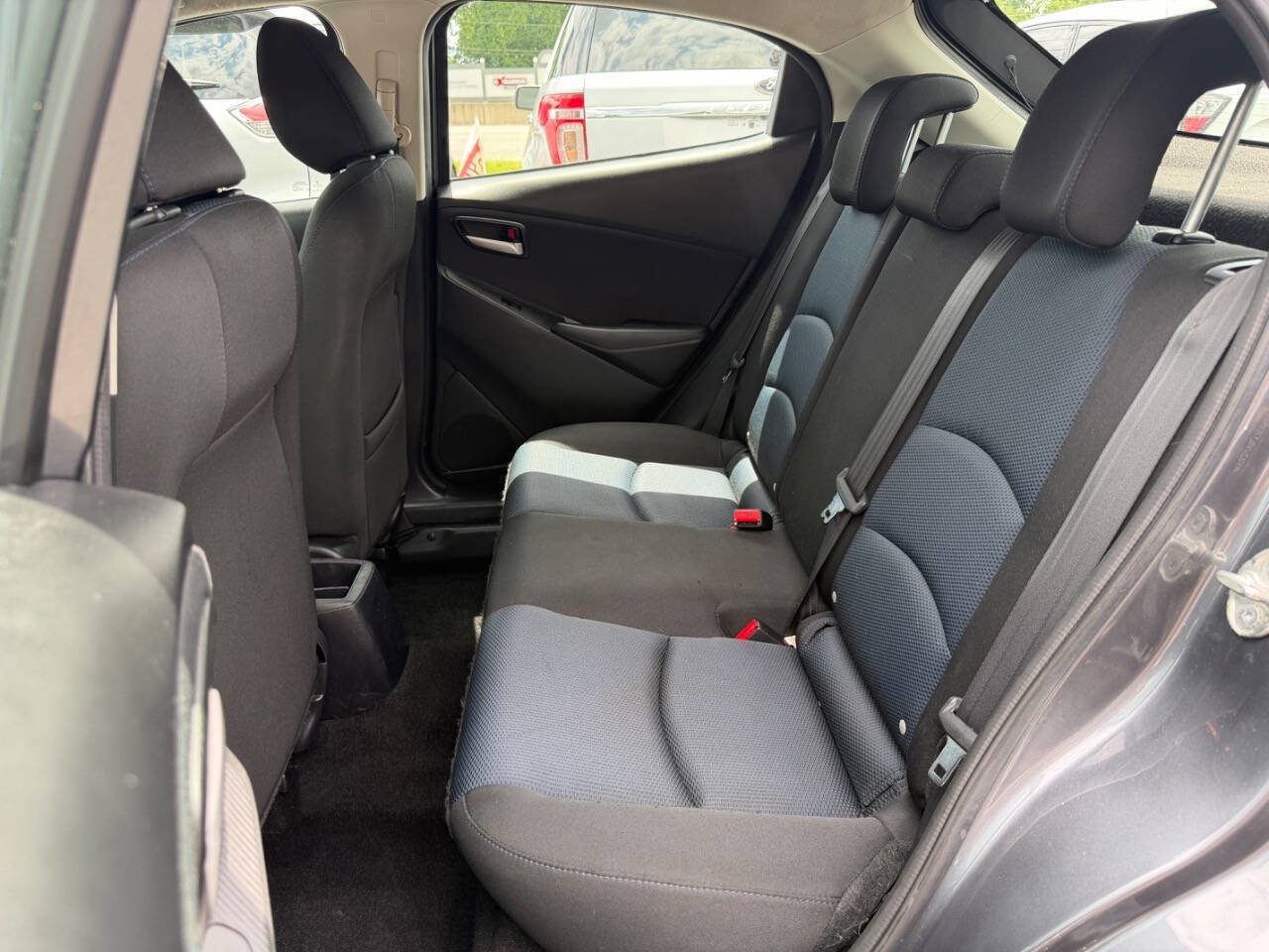 Used 2020 Toyota Yaris LE FWD image 10