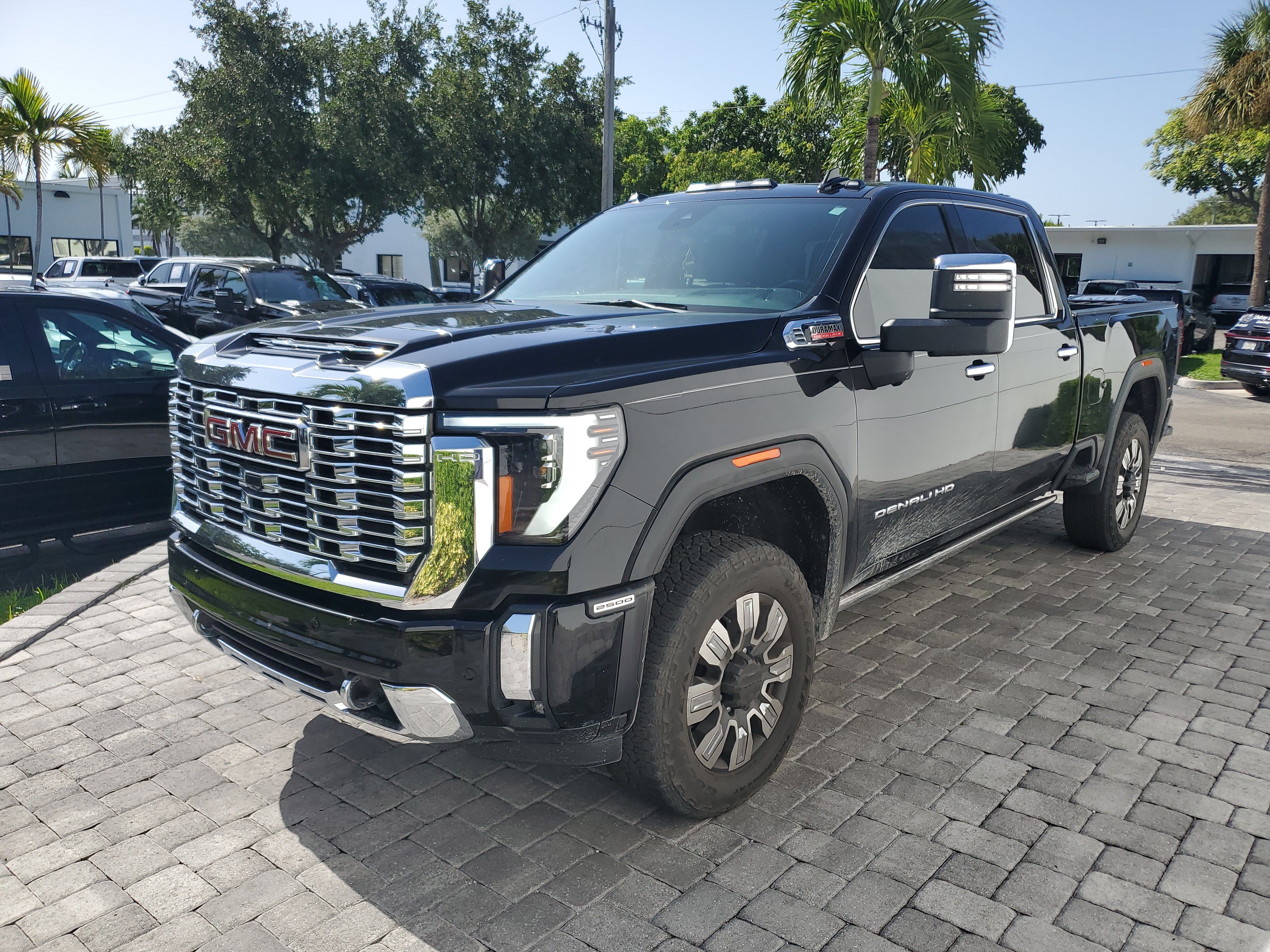 Used 2025 GMC Sierra 2500 Denali w/ Denali Reserve Package AWD/4WD image 3