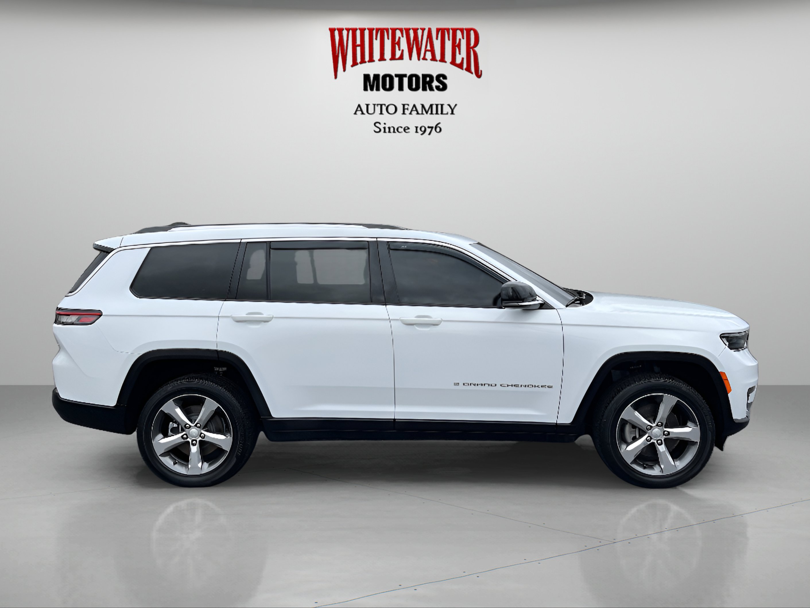 Used 2022 Jeep Grand Cherokee L Limited AWD/4WD image 6
