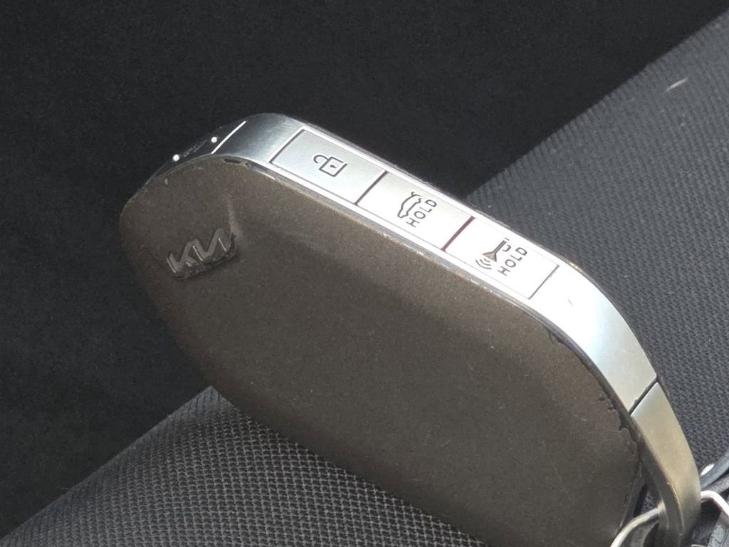 Used 2025 Kia K5 LXS image 32