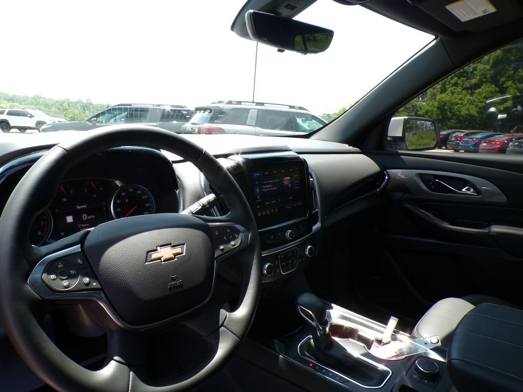 Used 2023 Chevrolet Traverse LT w/ LT Premium Package AWD/4WD image 9