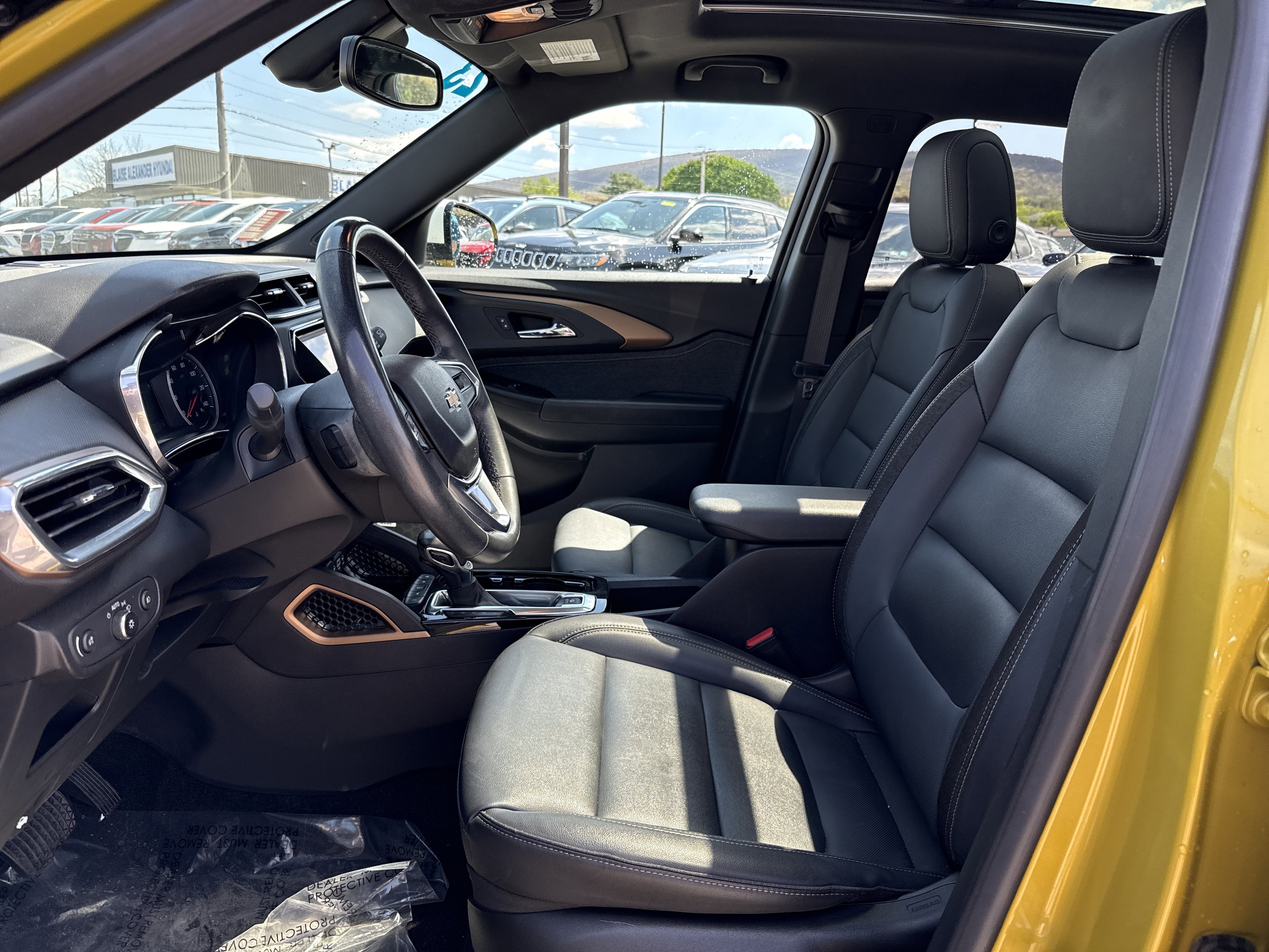 Used 2023 Chevrolet TrailBlazer ACTIV w/ Sun and Liftgate Package FWD image 12