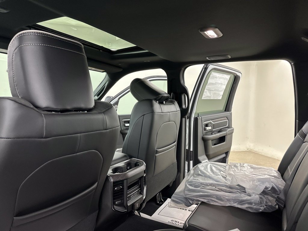 New 2026 RAM 3500 Laramie AWD/4WD image 32