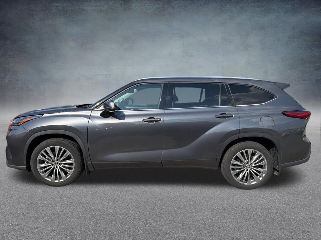 Used 2021 Toyota Highlander Platinum AWD/4WD image 2