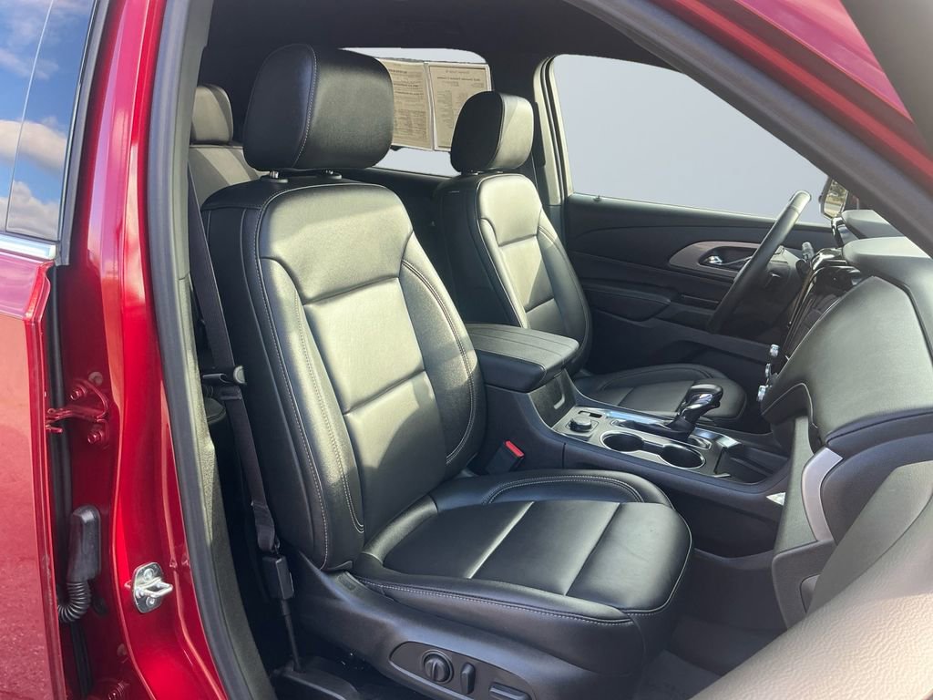 Used 2023 Chevrolet Traverse LT w/ LT Premium Package image 16