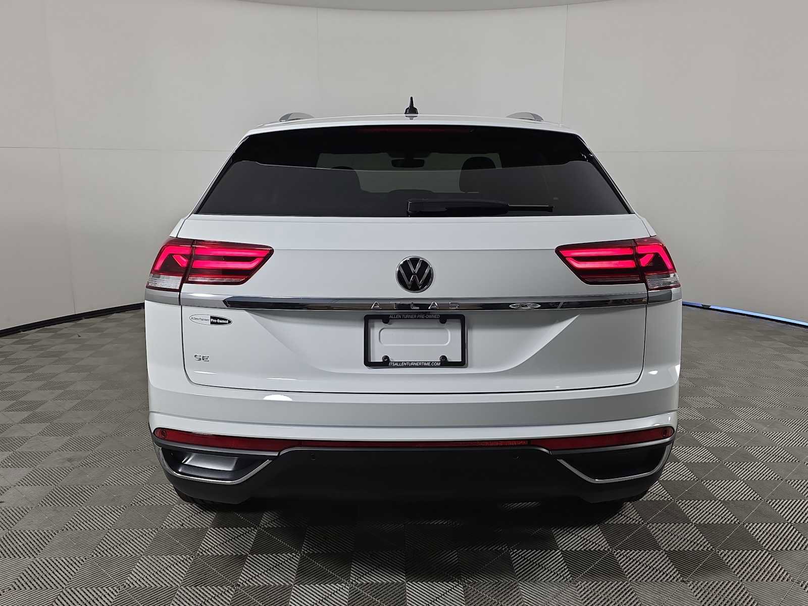 Used 2023 Volkswagen Atlas Cross Sport SE w/ Panoramic Sunroof Package image 7