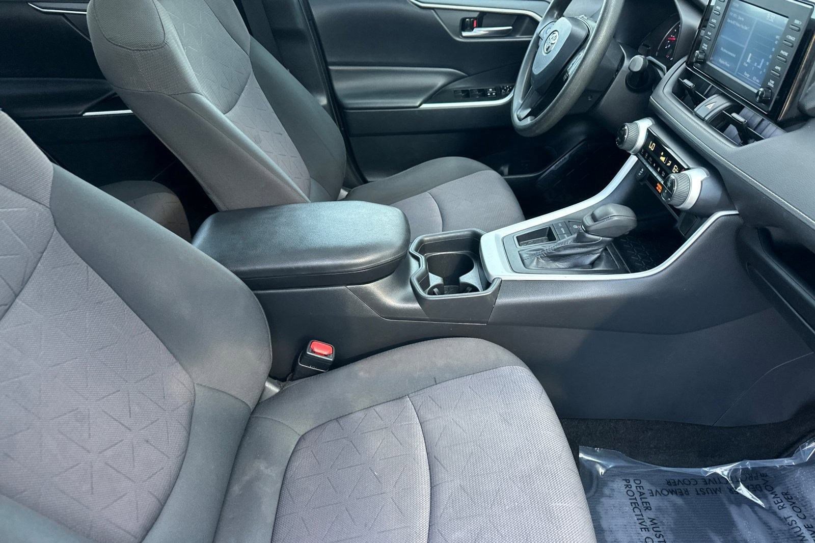 Used 2019 Toyota RAV4 XLE w/ Carpet Mat Package image 30