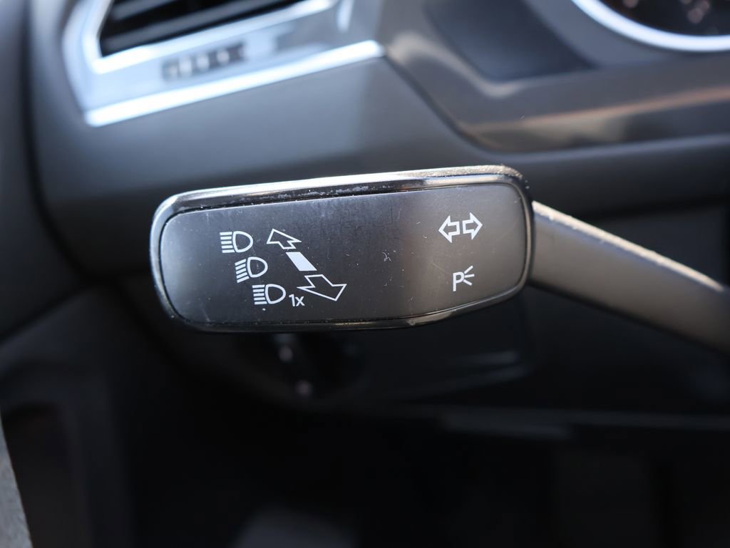 Used 2020 Volkswagen Tiguan S image 36