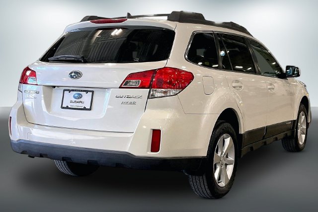 Used 2014 Subaru Outback 2.5i Limited w/ Moonroof Package AWD/4WD image 13