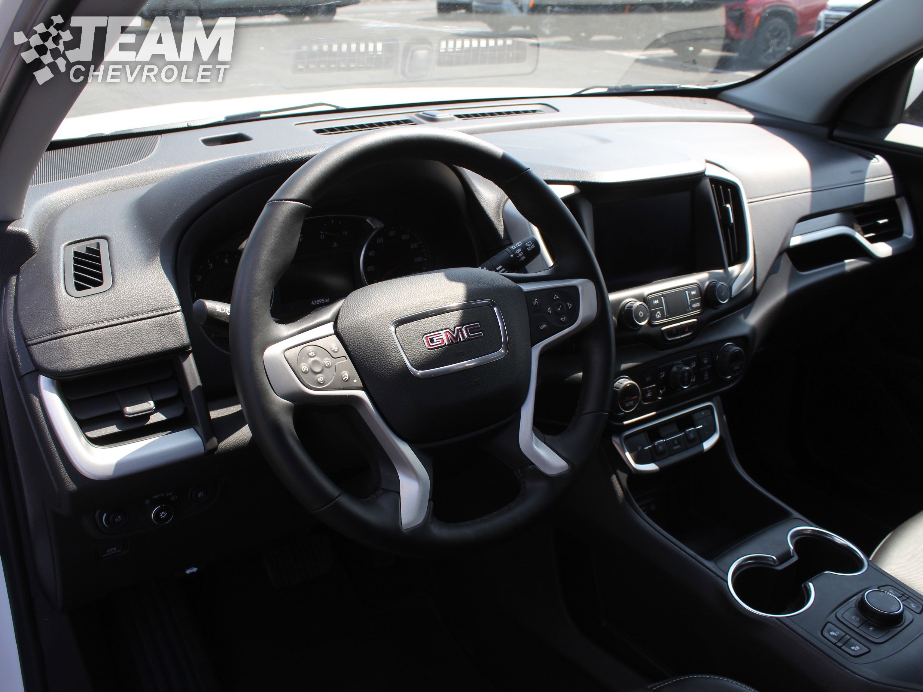 Used 2024 GMC Terrain SLT image 12