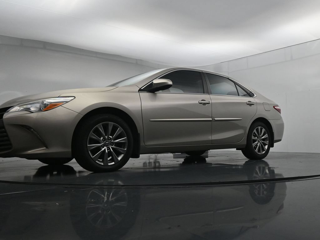 Used 2017 Toyota Camry XLE w/ Moonroof Package FWD image 20