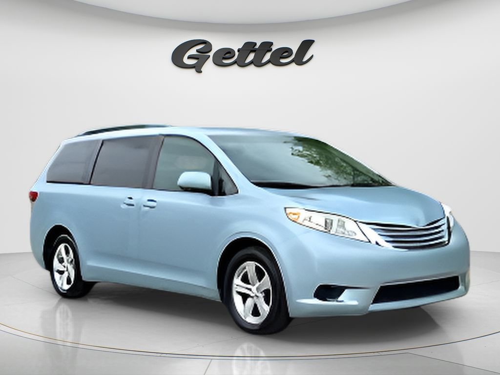Used 2017 Toyota Sienna XLE w/ XLE Navigation Package FWD image 2