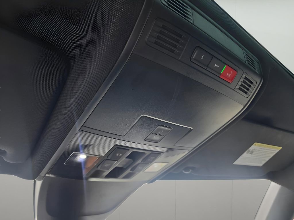 Used 2022 Volkswagen Tiguan SE R-Line image 19