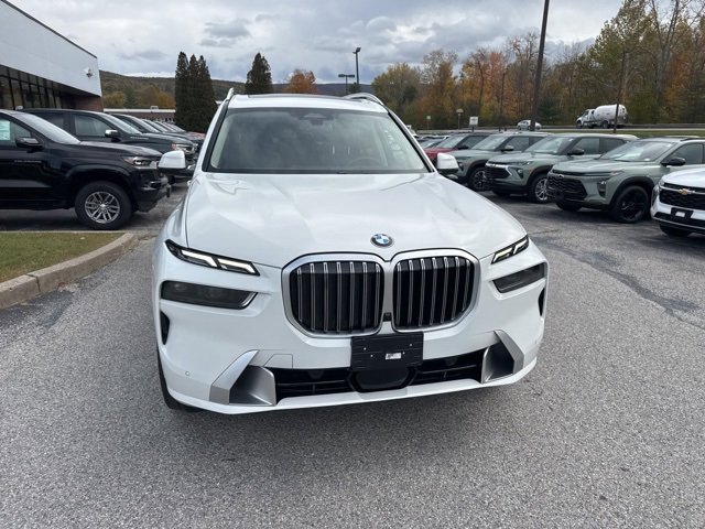Used 2024 BMW X7 xDrive40i image 9
