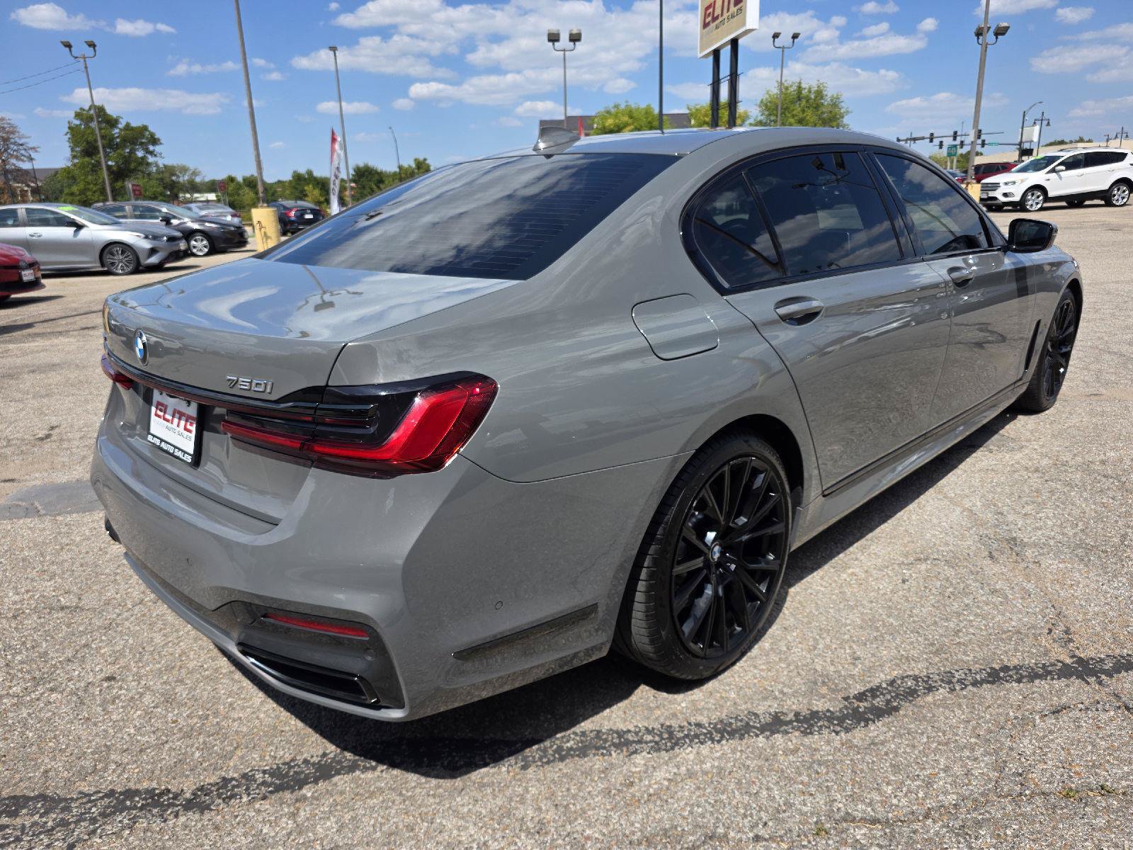 Used 2022 BMW 750i xDrive w/ M Sport Package AWD/4WD image 5