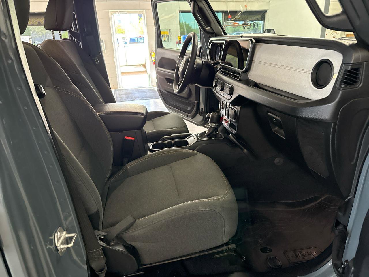 Used 2024 Jeep Wrangler Unlimited image 57
