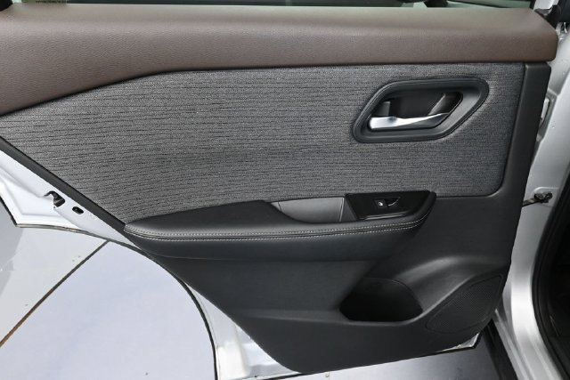 Used 2023 Nissan Rogue SV AWD/4WD image 28