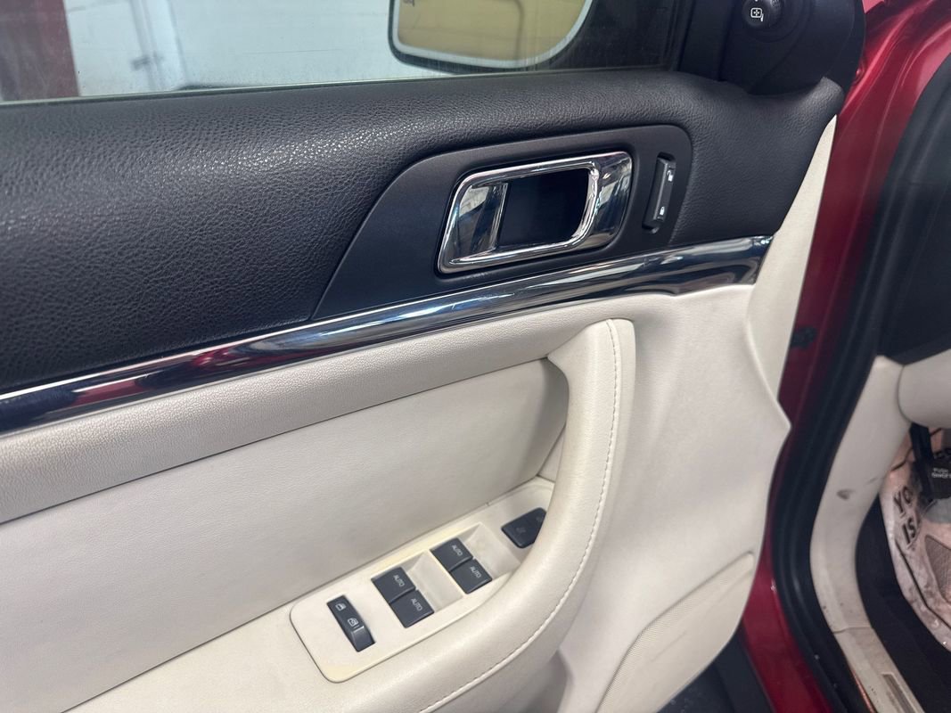 Used 2011 Lincoln MKS FWD image 9