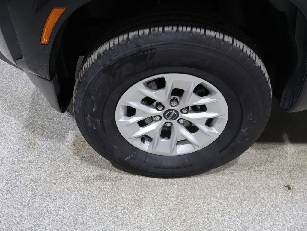 Used 2024 Nissan Frontier SV image 9