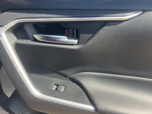 Used 2021 Toyota RAV4 XLE w/ Convenience Package image 32